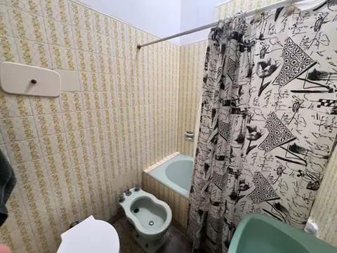 Venta PH de 2 ambientes con patio y terraza en Bernal Oeste