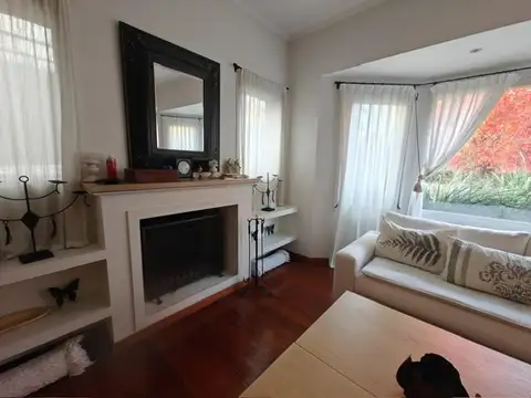 Casa 6 ambientes con 4 baños