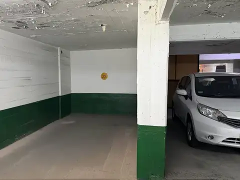 VENTA COCHERA FIJA EN EDIFICIO MARAL 48