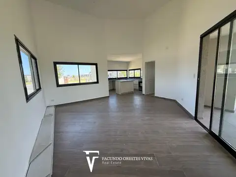 Casa 4 ambientes con 2 baños