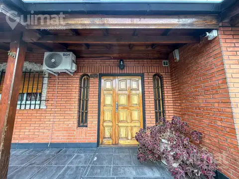 Casa 5 ambientes con 2 baños
