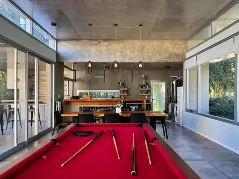 Casa 5 ambientes con 2 baños