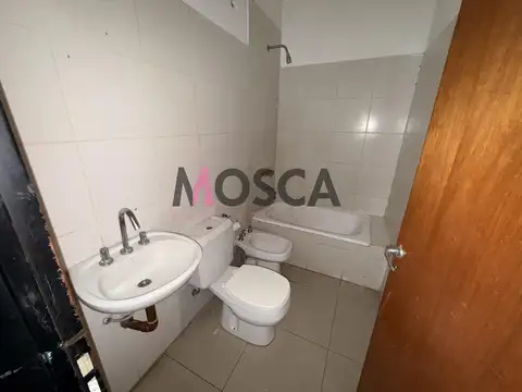 Departamento con cochera en alquiler Moreno centro