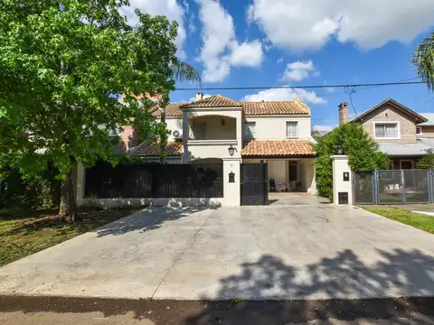 Casa 3 Dorm más Comodín. Quincho Pileta. Fisherton