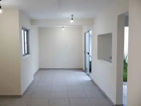 Depto Tipo Casa en Venta en Tolosa, USD 62.000