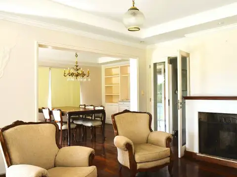 Casa 8 ambientes con 4 baños