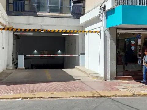 Cochera Centrica a la Venta