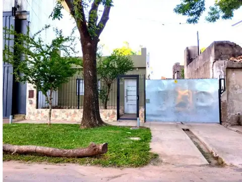 VENTA DE CASA CON 2 DEPARTAMENTOS OPORTUNIDAD DE INVERSION