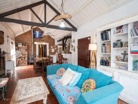 CASA 3 DORMITORIOS Y PILETA - VILLA CALIFORNIA