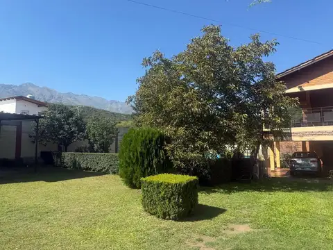 Los Algarrobos