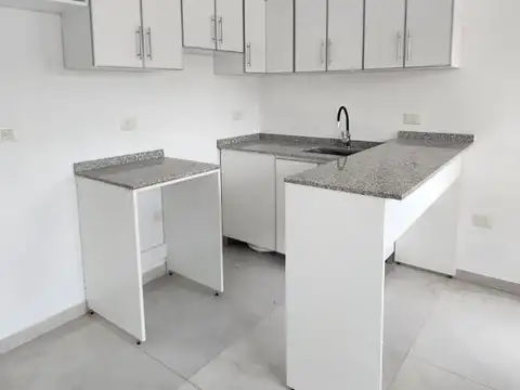 Departamento en Alquiler en Lanús Este, $ 650.000
