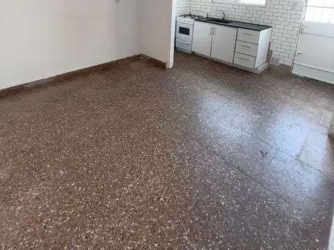 Galpón 300mts2 c/ Vivienda 4amb y Espacio Aéreo