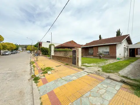 Casa 6 ambientes con 2 baños