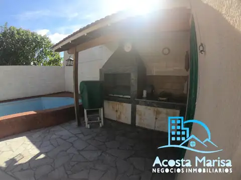 Casa 4 ambientes con 2 baños