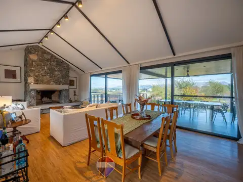 Casa 5 ambientes con 3 baños