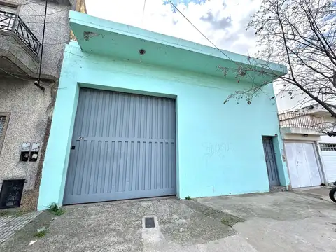 Galpón en Venta con Oficina y Baño Depósito en Bernal Oeste