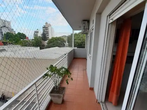 ALQUILER IMPECABLE SEMIPISO 2 AMB.+BALCON  CTFTE.