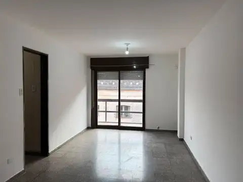Departamento en Alquiler en Alberdi, $ 450.000