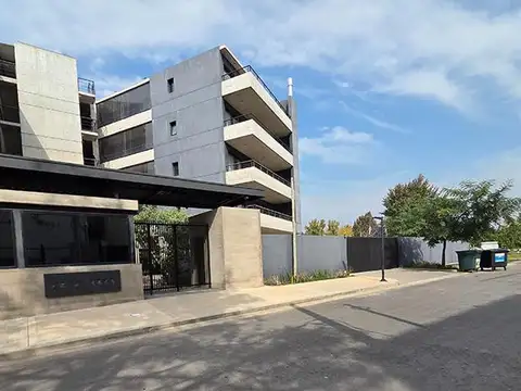 Venta con renta Depto 3 ambientes c/balcón y 2 cocheras Pilar La lonja
