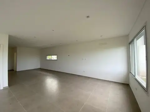 Casa 5 ambientes con 2 baños