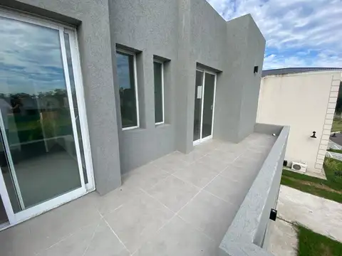 Casa 5 ambientes con 2 baños