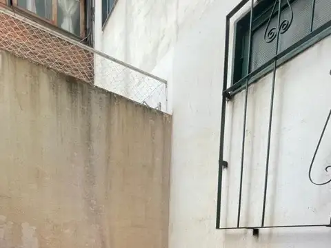 DEPARTAMENTO DE 3 AMBIENTES CON COCHERA, GRAN UBICACION Y OPORTUNIDAD 