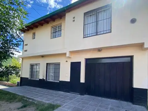 CASA 3 DORMITORIOS Y 2 departamentos