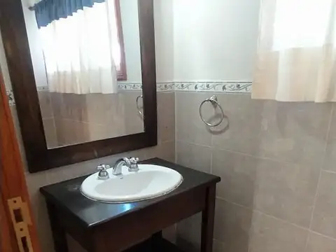 Oportunidad  Casa en Barrio Norte 3 amb en 2 plantas, a pas