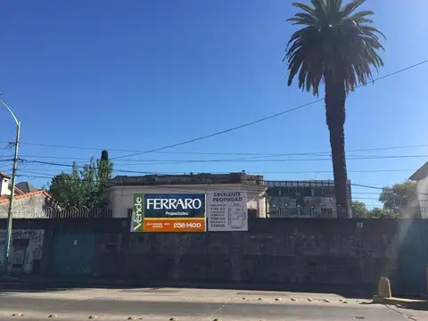 Castelli nº 144 e/ Alem y Carlos Pellegrini