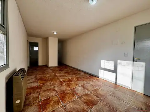 Departamento de 2 dormitorios c/cochera en B° 640