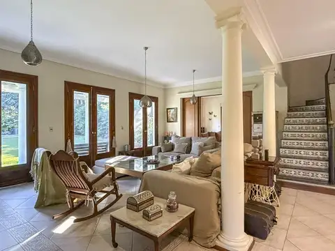 Casa en venta en San Jorge Village. 5 dormitorios. Quincho.