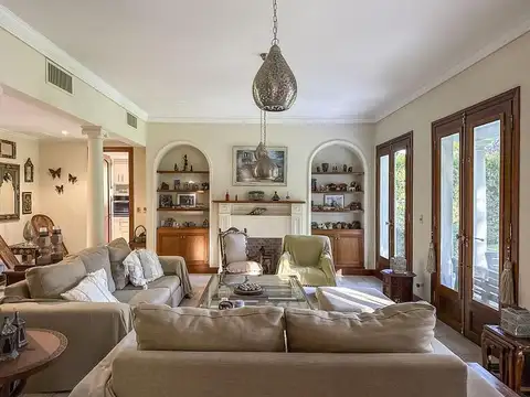 Casa 7 ambientes con 4 baños