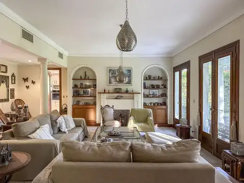 Casa 7 ambientes con 4 baños