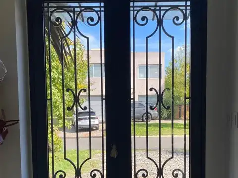 Casa en Venta con 6 cocheras