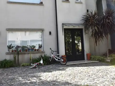 Casa 4 ambientes con 4 baños