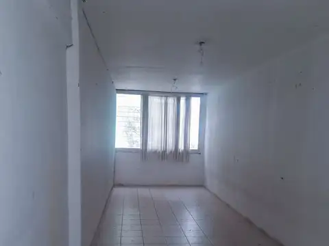 Local en Alquiler 3 Plantas en Zona Comercial Mayorista-Flores