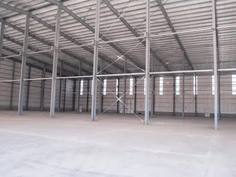 Nave 4.900 m² – Circunvalación y Uriburu