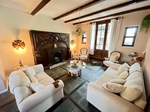 Casa en Venta con 3 cocheras