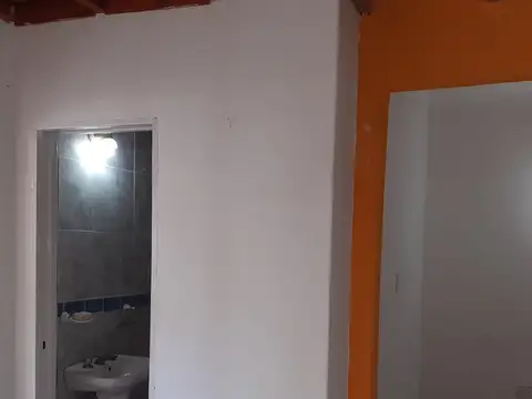 Local Comercial sobre Mitre con Dos Departamentos