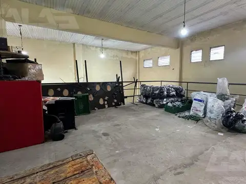 GALPÓN | 4 AMBIENTES | DOBLE INGRESO ALTURA | ZONA INDUSTRIAL | COCHERA | ITUZAINGÓ NORTE
