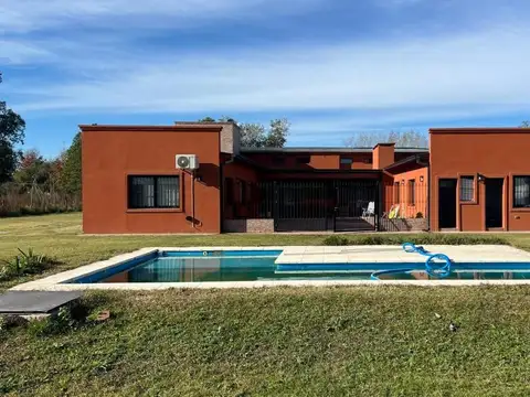 Quinta en venta - 6 Dormitorios 4 Baños - Suipacha