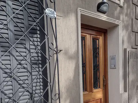 Departamento tipo casa en alquiler en Lanus Este