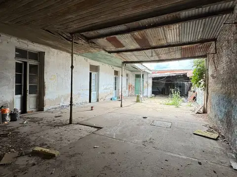 Propiedad sobre Amplio Lote de 360m2  en venta en 25 De Mayo