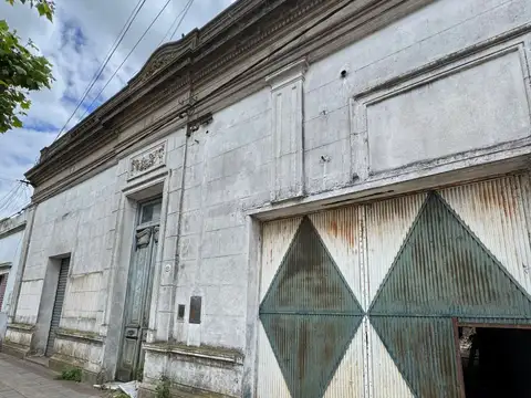 Propiedad sobre Amplio Lote de 360m2  en venta en 25 De Mayo