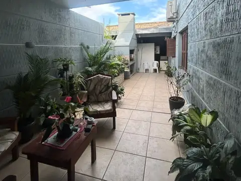 Casa en venta c/ cochera en Artigas