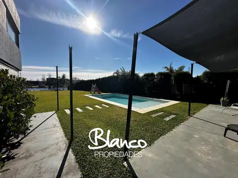 Casa 5 ambientes con 3 baños