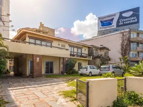 Alquiler casa PH 3 dormitorios en Rambla de Malvín