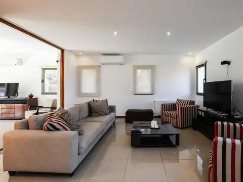 Casa en Venta en Funes, USD 520.000