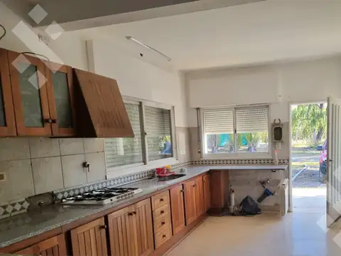 Casa 6 ambientes con 3 baños