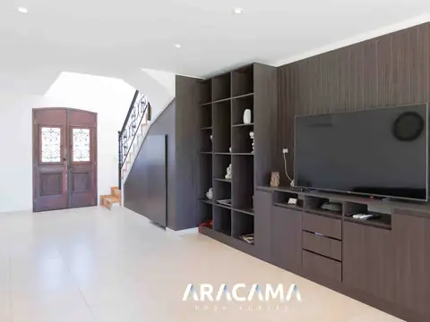 Casa 5 ambientes con 3 baños